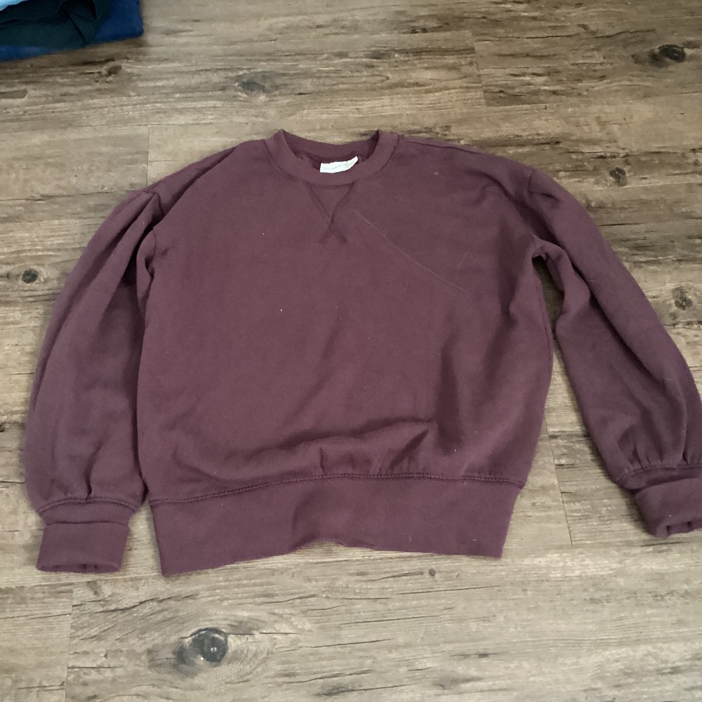 Universal thread crew neck